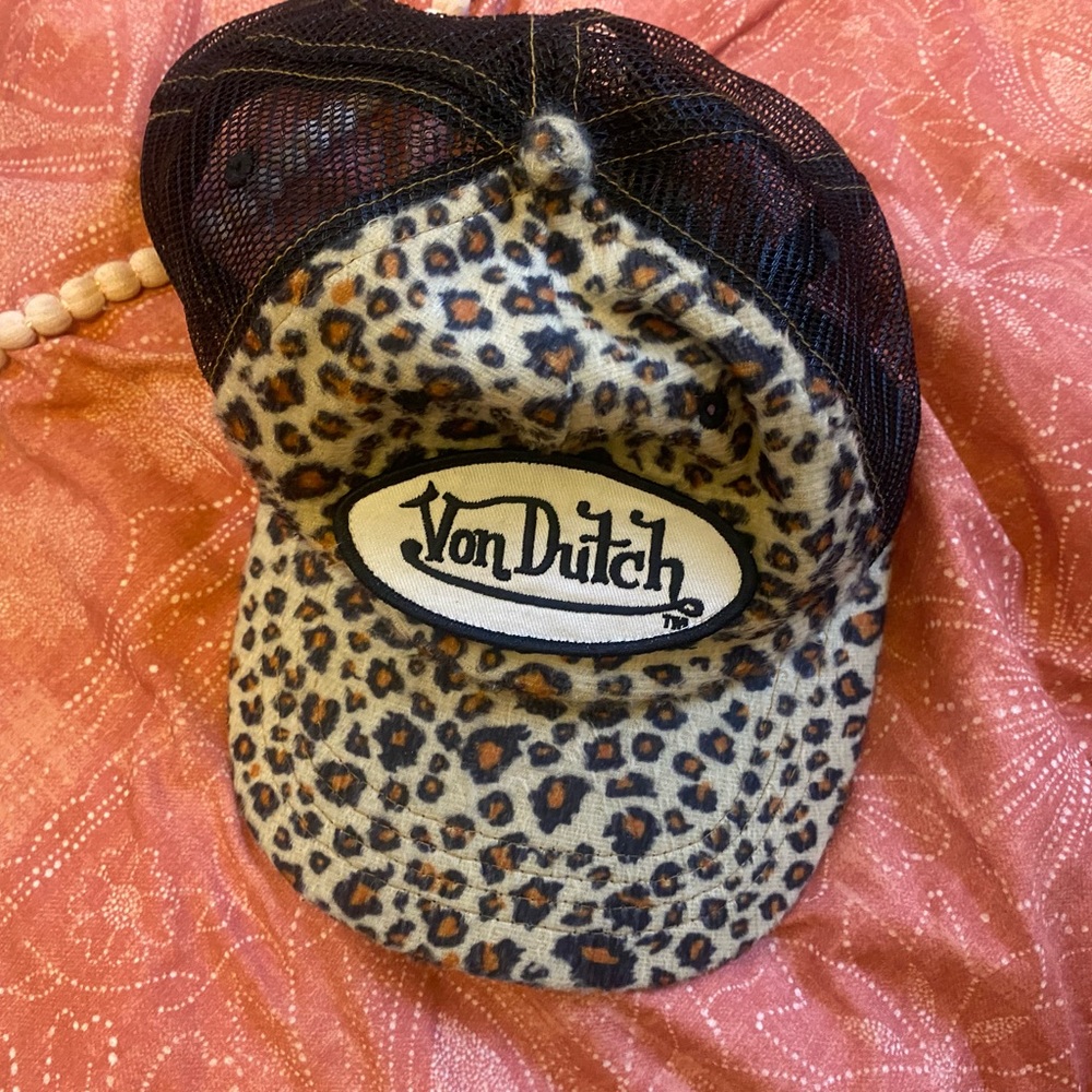 Von Dutch hat so cute and barely worn needs a new home :)